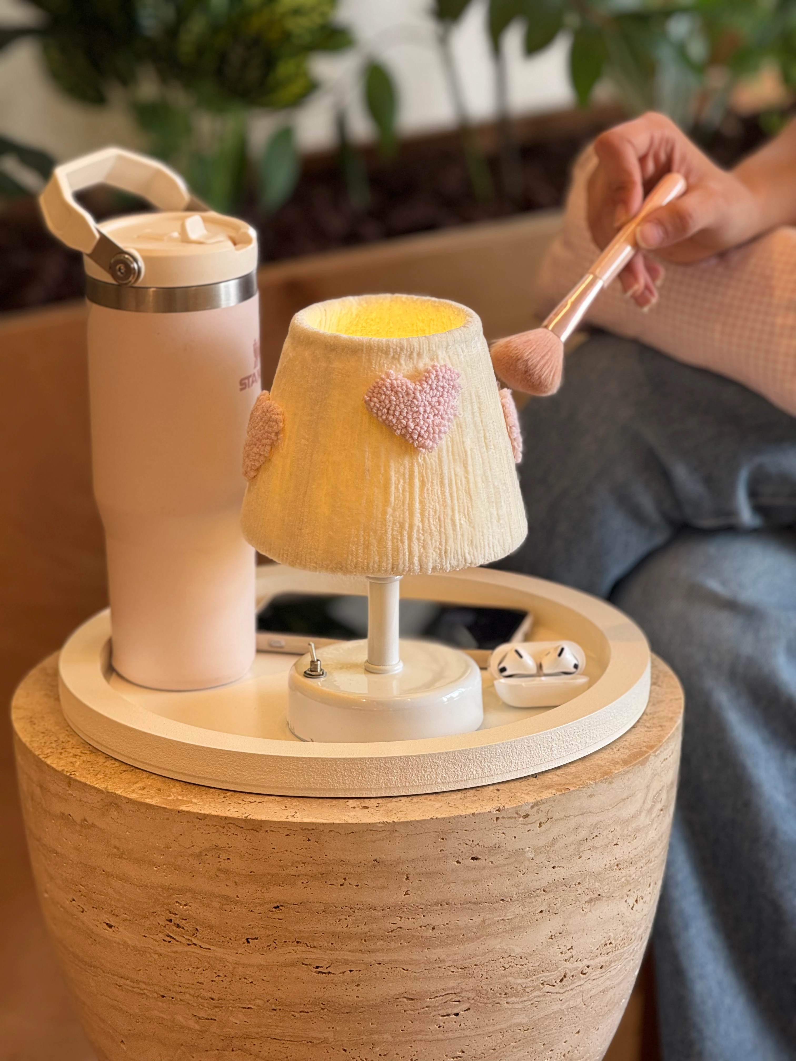 Punch Kadife Pembe Kalp Detaylı Masa Lambası Alt Beyaz Kablosuz Pilli Masa Üstü